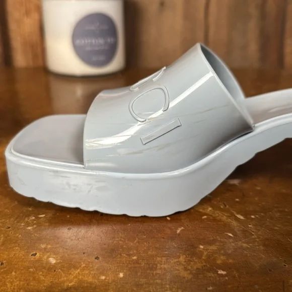 Gucci Authentic Women's Sky Blue Rubber Slides - Size 37 - Picture 9 of 12